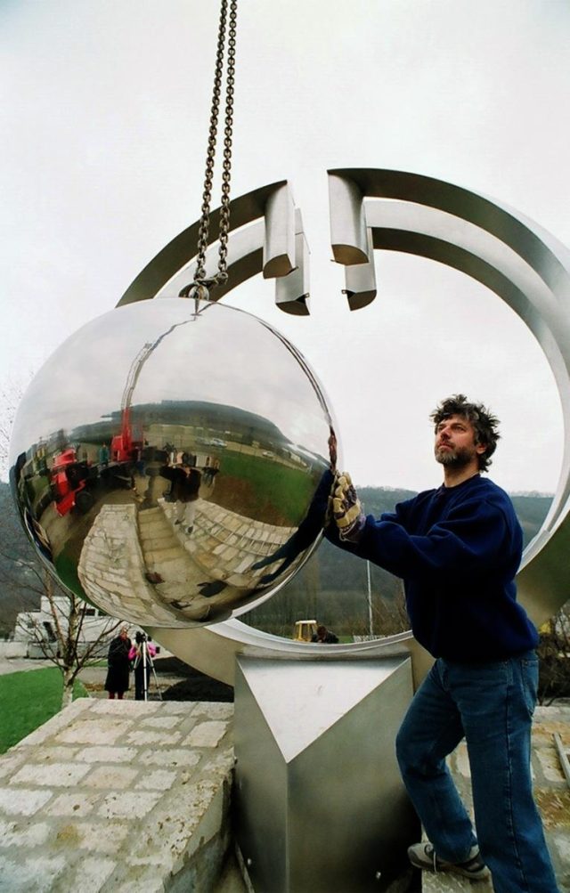 1992 Régénérescence 2 H=5m50 — sculpture de Paul Gonez